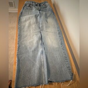 Zara light wash wide leg jeans size 4 no rips